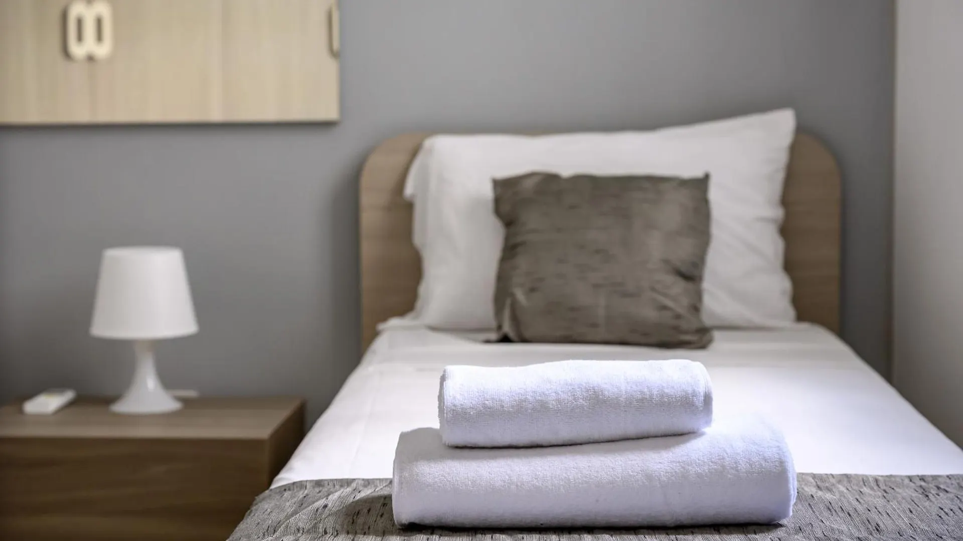 F11 Room 2, Private Room Two Single Beds Shared Bathroom In Shared Flat Msida Alloggio in famiglia