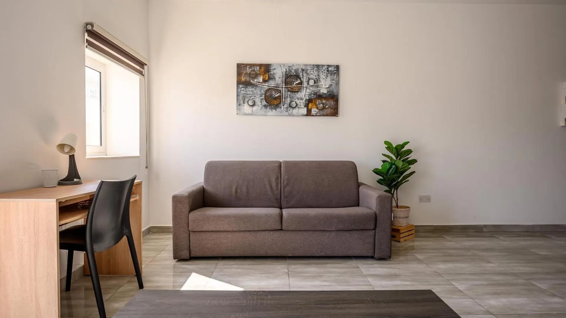 F11 Room 2, Private Room Two Single Beds Shared Bathroom In Shared Flat Msida