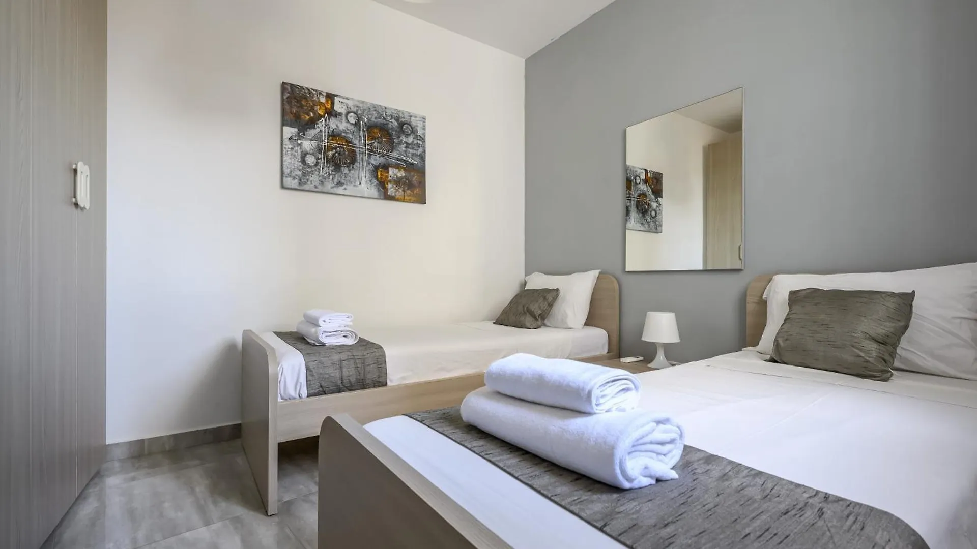 F11 Room 2, Private Room Two Single Beds Shared Bathroom In Shared Flat Msida