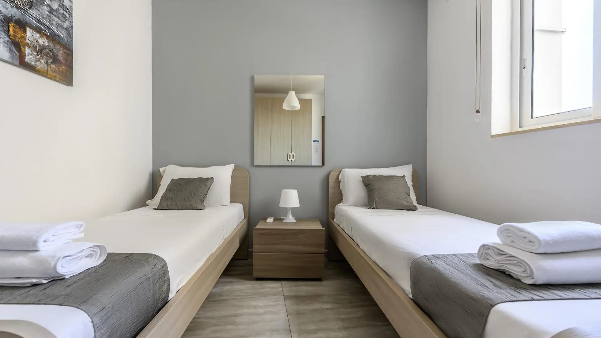 F11 Room 2, Private Room Two Single Beds Shared Bathroom In Shared Flat Msida Homestay
