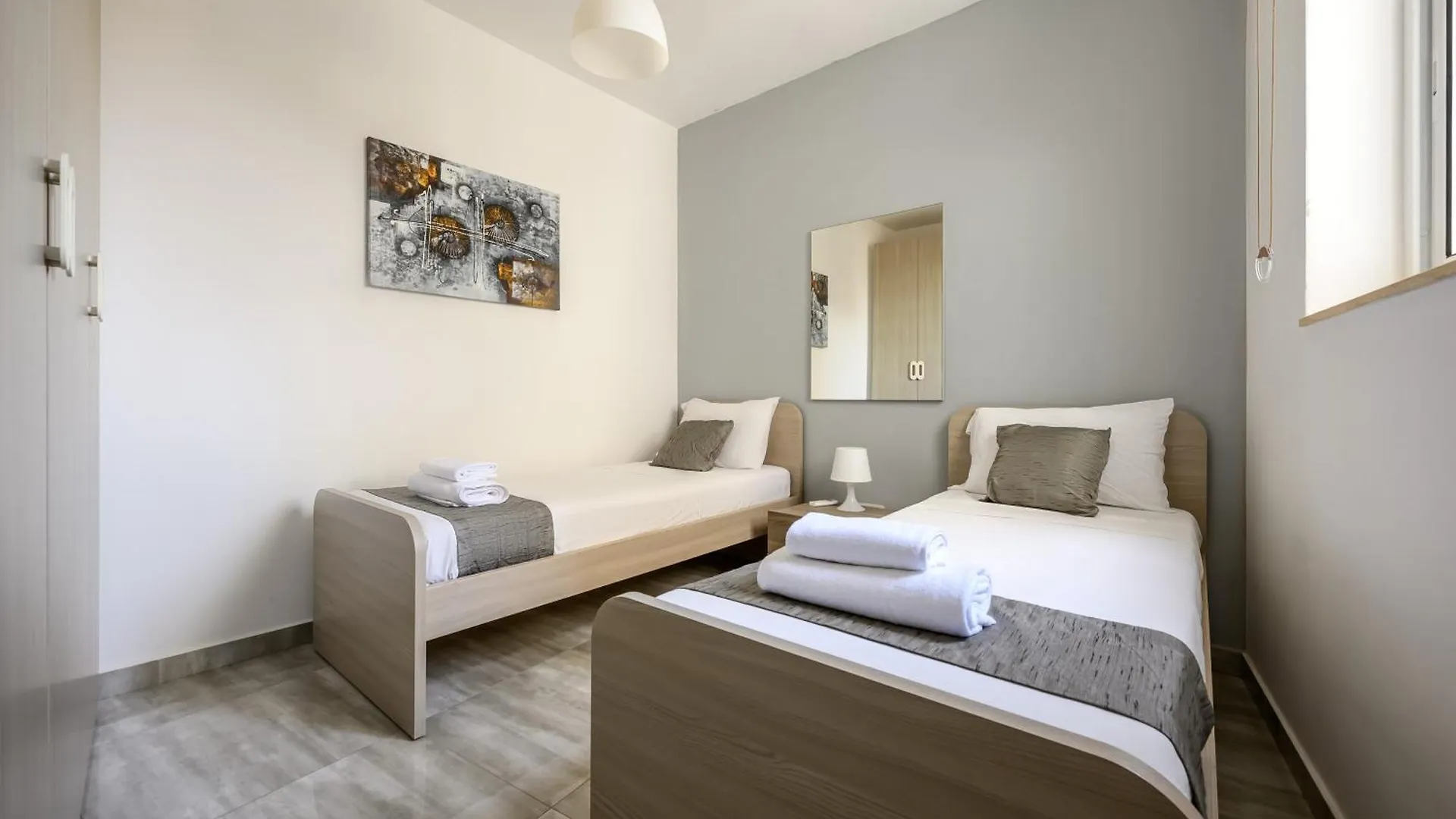 F11 Room 2, Private Room Two Single Beds Shared Bathroom In Shared Flat Msida