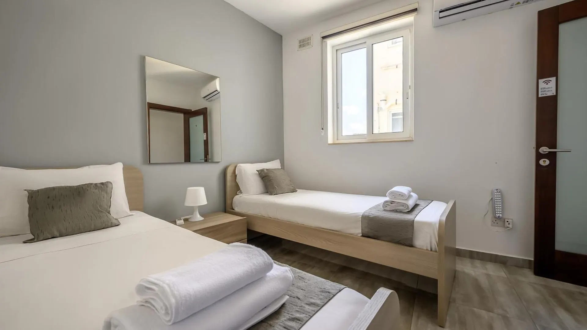 F11 Room 2, Private Room Two Single Beds Shared Bathroom In Shared Flat Msida Malta